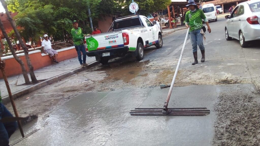 Servicios Públicos realiza trabajos de bacheo y rehabilitación de tejabanes
