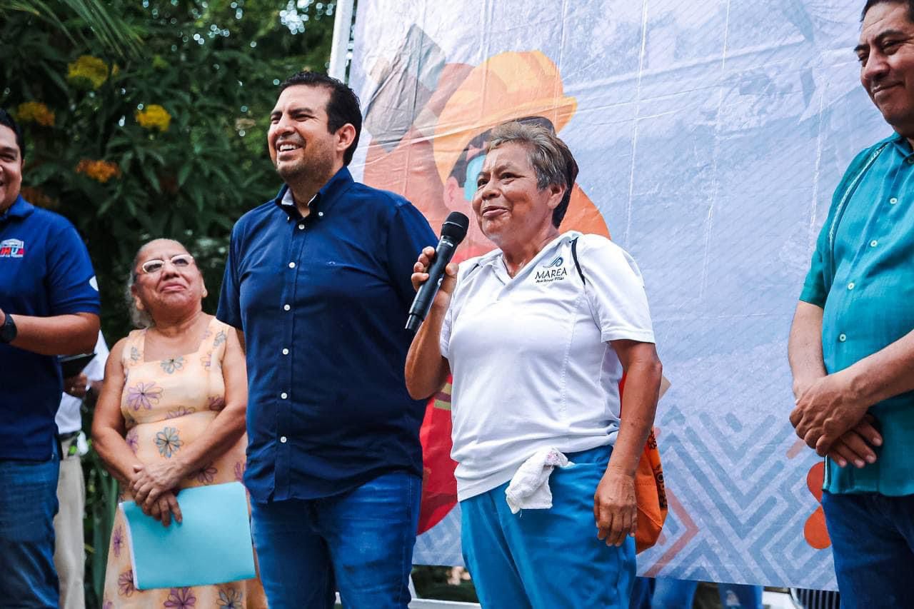 Presidente Jorge Sánchez da inicio a construcción de andador Parota en colonia Paraíso