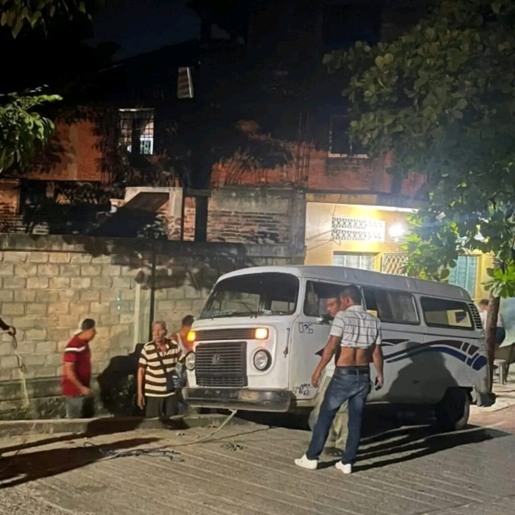Choque en Atoyac deja daños materiales