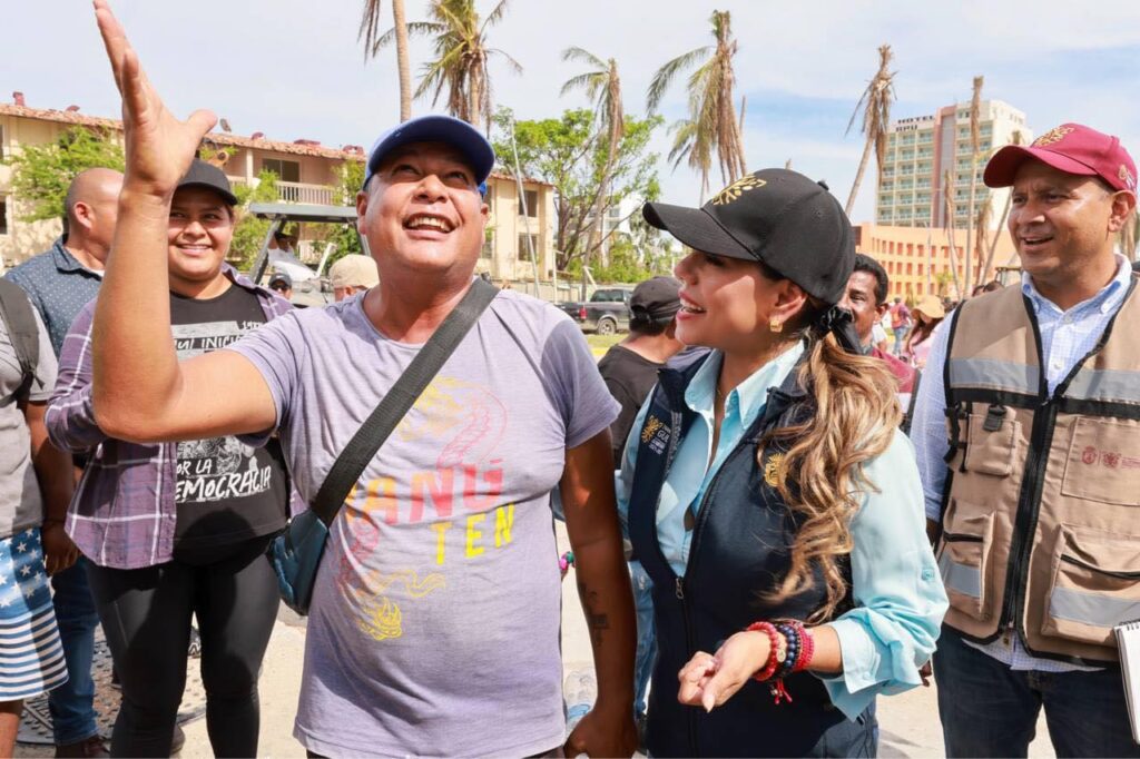 Recorre Evelyn Salgado la avenida Costera Las Palmas y supervisa las acciones de limpieza