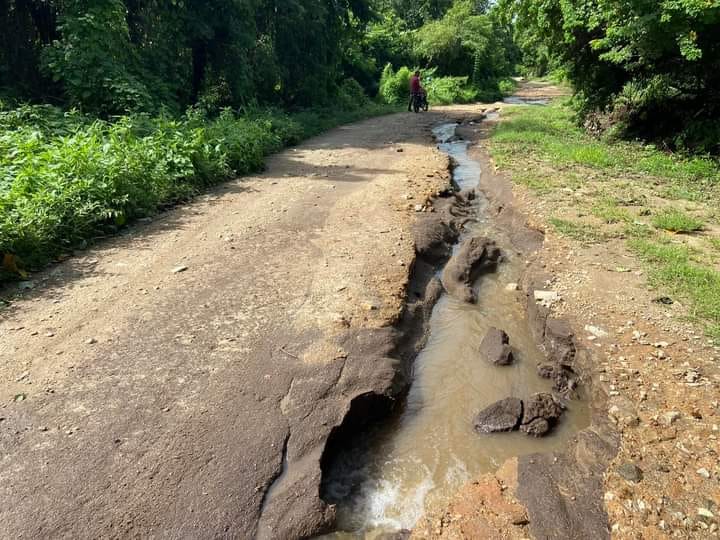 Autoridades municipales y ejidales serrana piden la pavimentación de una carretera en el municipio de Atoyac