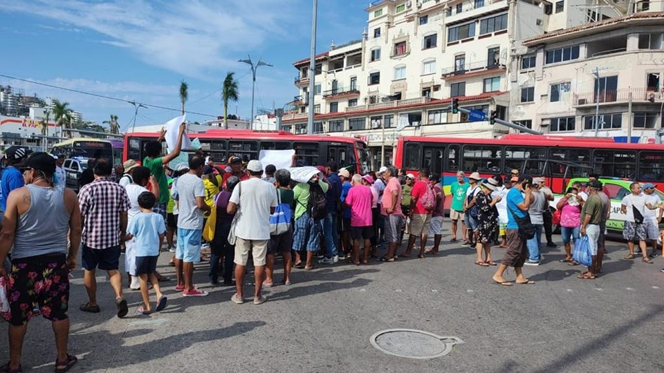 Bloqueo de pescadores y buzos en Acapulco: Exigen al municipio el pago pendiente de apoyo de pesca