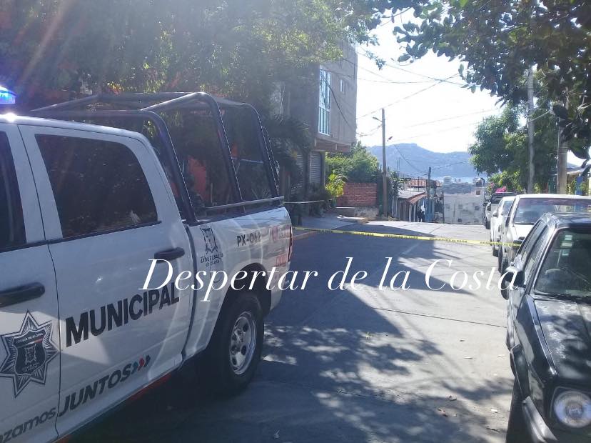 Civiles detonan fusiles de asalto en la Costamar en Zihuatanejo