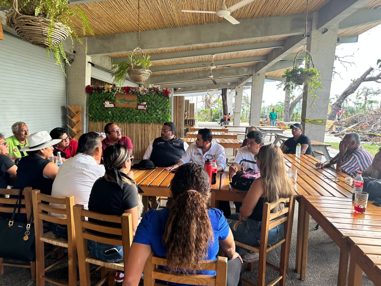 Acuerda Ludwig Reynoso con locatarios del parque Papagayo la realización de la Villa Navideña