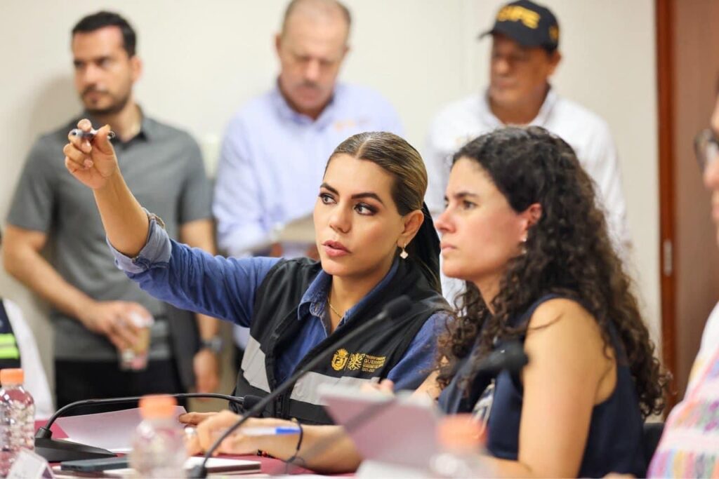 Evelyn Salgado y Luisa Alcalde evalúan avances de trabajos de limpieza en Acapulco y Coyuca