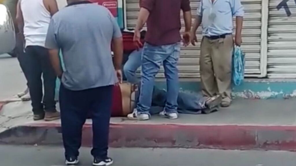 En el centro de Iguala… Atacan a balazos a chófer de urvan; murió en un hospital