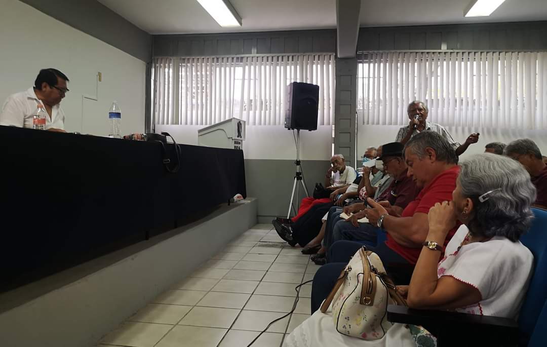 Piden jubilado de la UAGro el bono decembrino al gobierno estatal