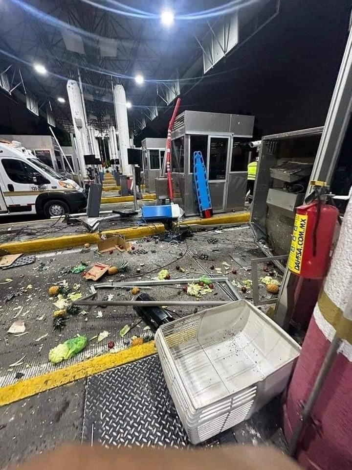 Tráiler choca contra caseta en Paso Morelos: Daños materiales y movilización de autoridades