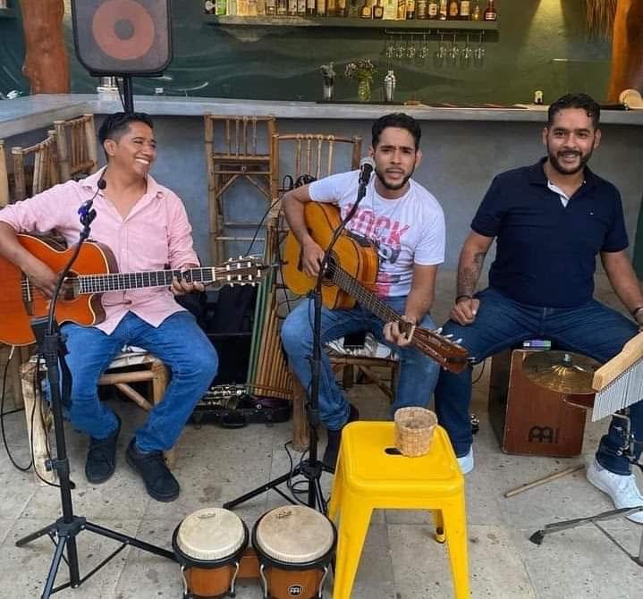 Cerca de Pantla, Zihuatanejo… Ejecutan a tres hombres que viajaban en un Chevy