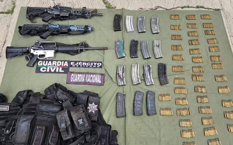 Detienen a tres policías municipales con armamento sin registro en La Huacana, Michoacán