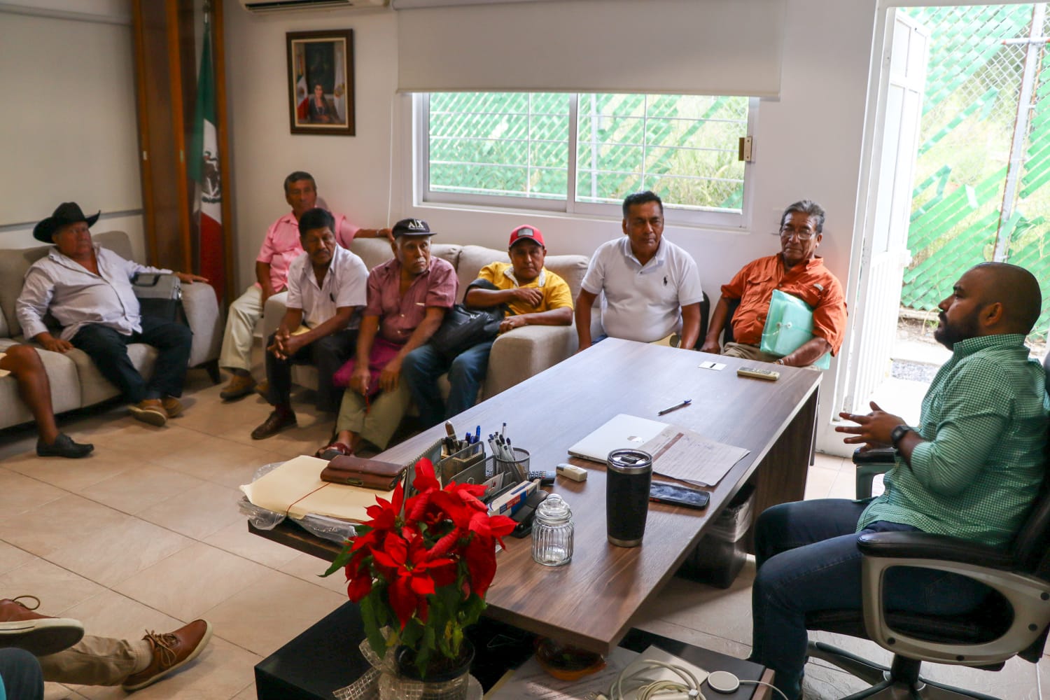 Titular de SAGADEGRO atiende a pescadores de Tres Palos, municipio de Acapulco