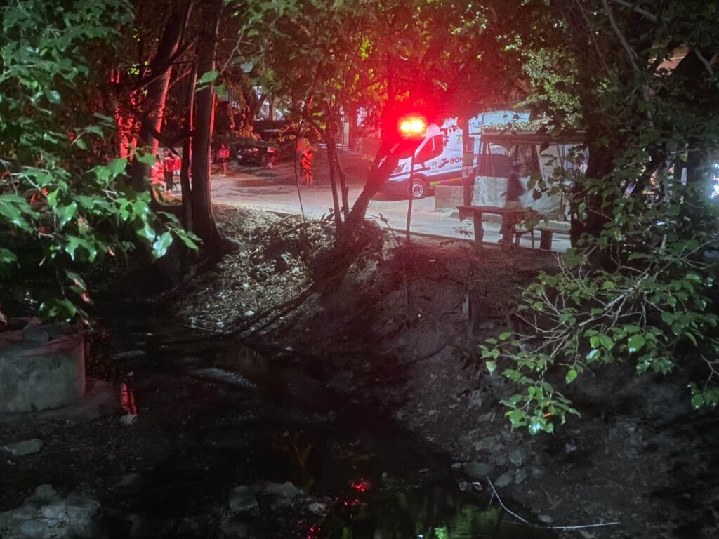 Niña es atropellada por una moto en Paraíso Limón en Zihuatanejo
