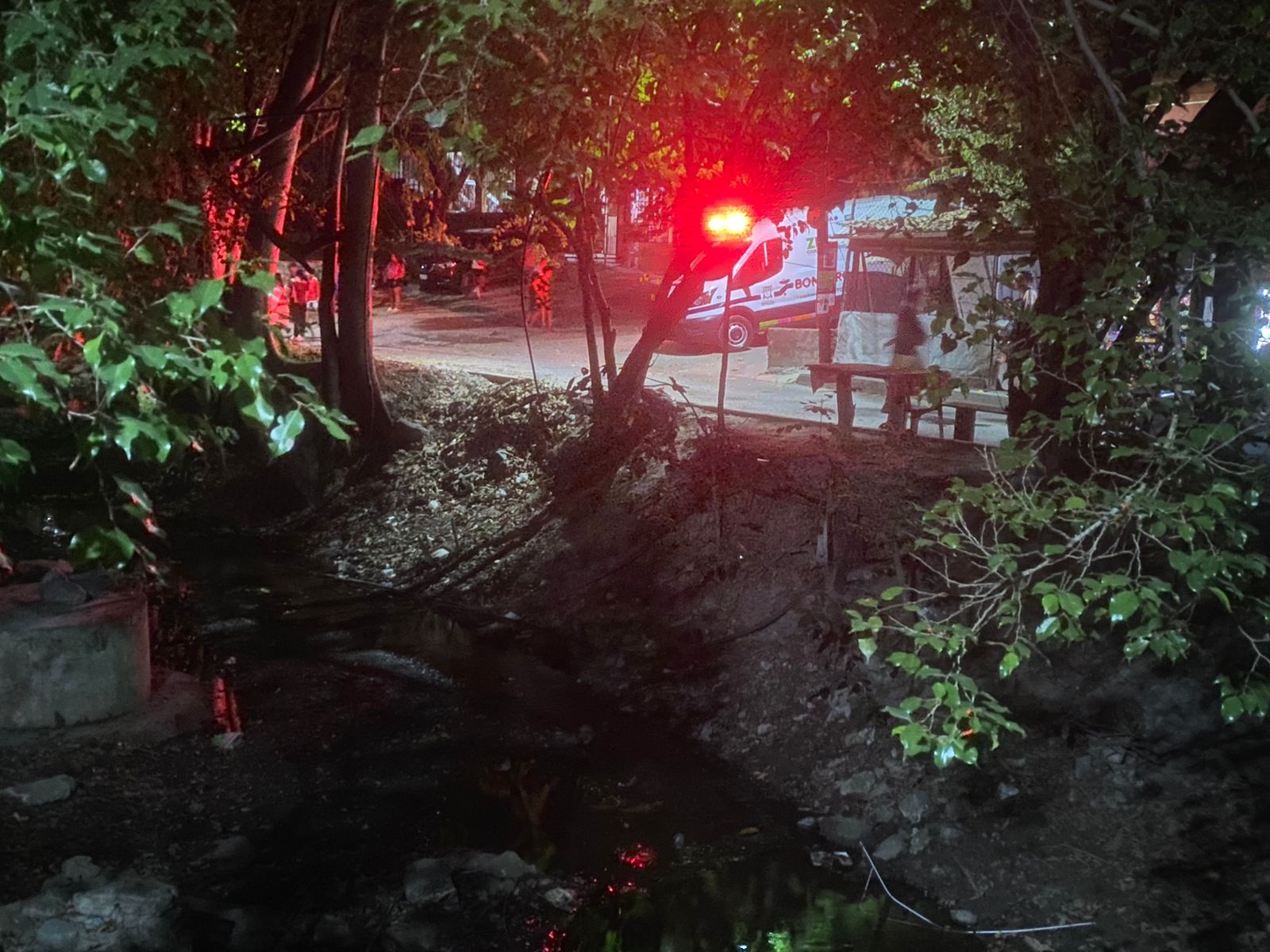 Niña es atropellada por una moto en Paraíso Limón en Zihuatanejo