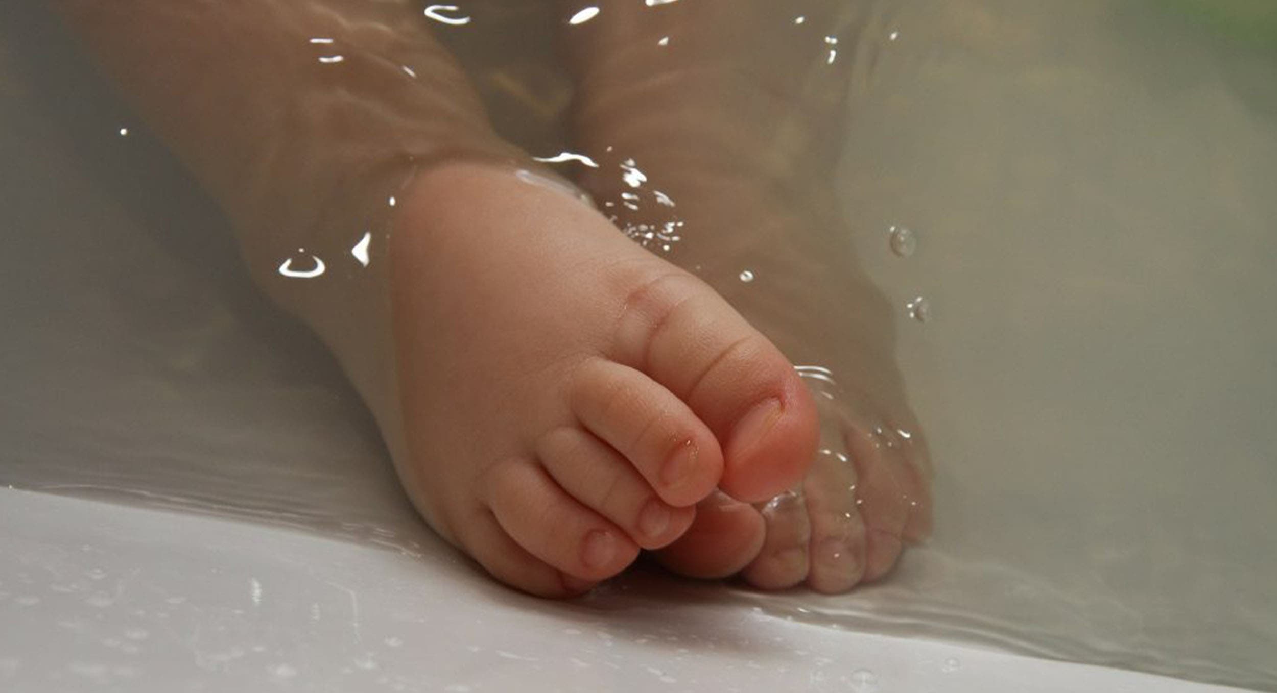 Se ahoga un bebé tras caer a una cubeta con agua en Durango