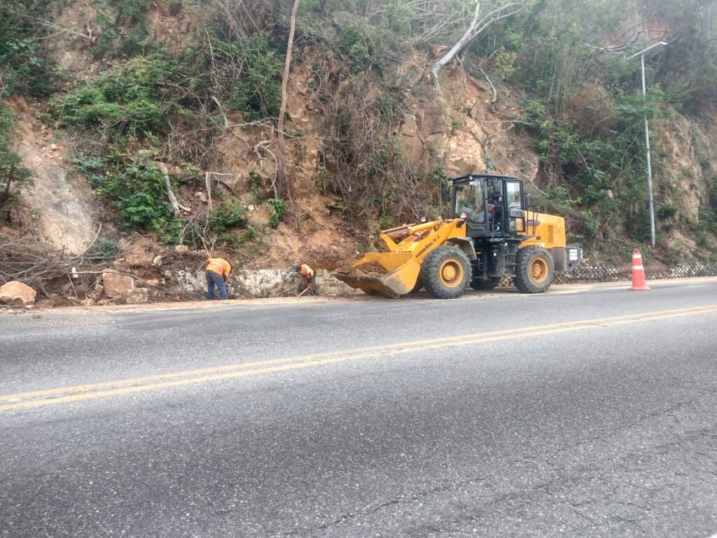 Refuerza CICAEG trabajos en la avenida Escénica de Acapulco