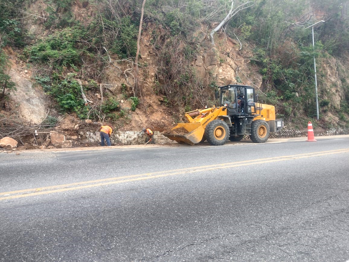 Refuerza CICAEG trabajos en la avenida Escénica de Acapulco