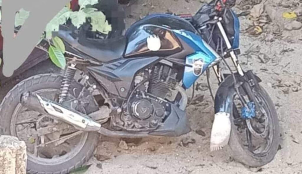Abandonan motocicleta en Tecpan