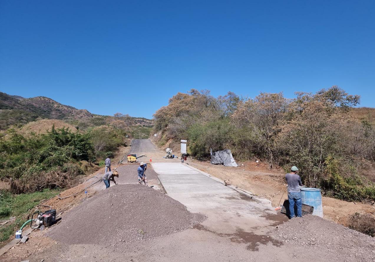 Atendió CICAEG el tramo carretero Placeres del Oro–El Puerto de Oro, en el municipio de Coyuca de Catalán
