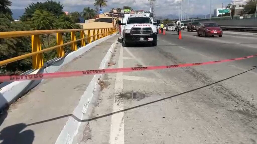 Adulto mayor muere tras arrojarse de puente en el Paso Express Cuernavaca