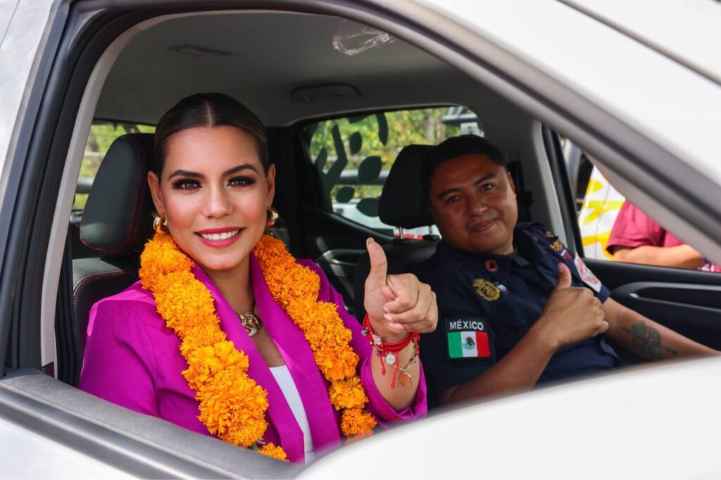 Fortalece Evelyn Salgado con equipo y vehículos a personal de protección civil del estado