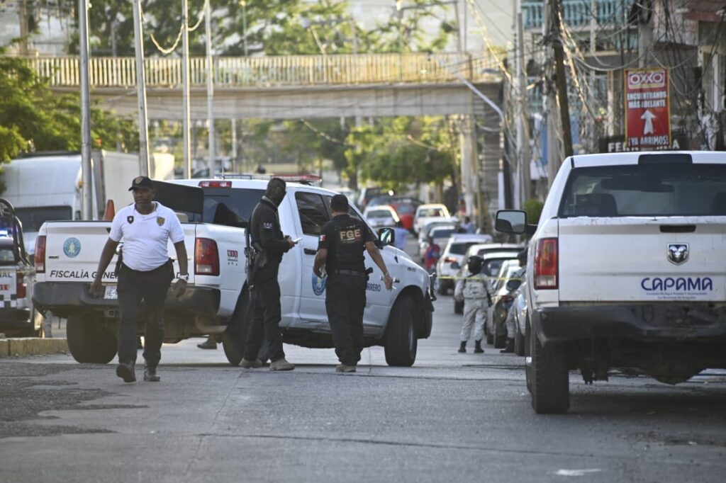 En Acapulco… Hallan a un hombre muerto en una camioneta de la CAPAMA