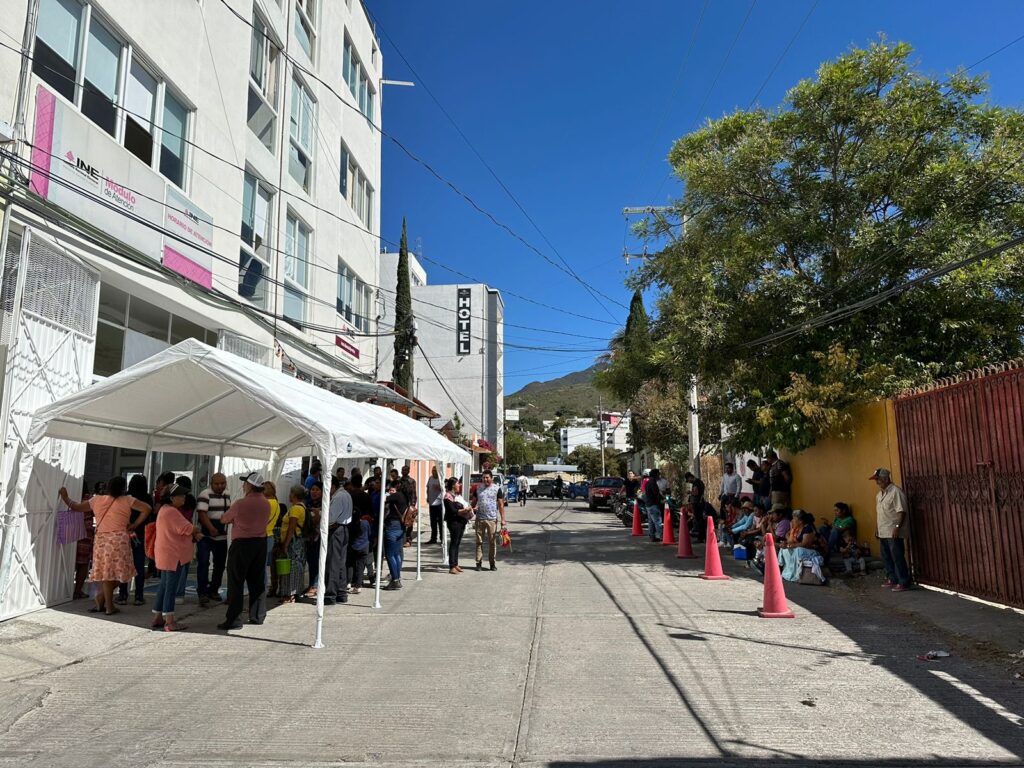En Módulos de Atención en Guerrero… En trámites para credencial de elector, el INE a todo lo que da