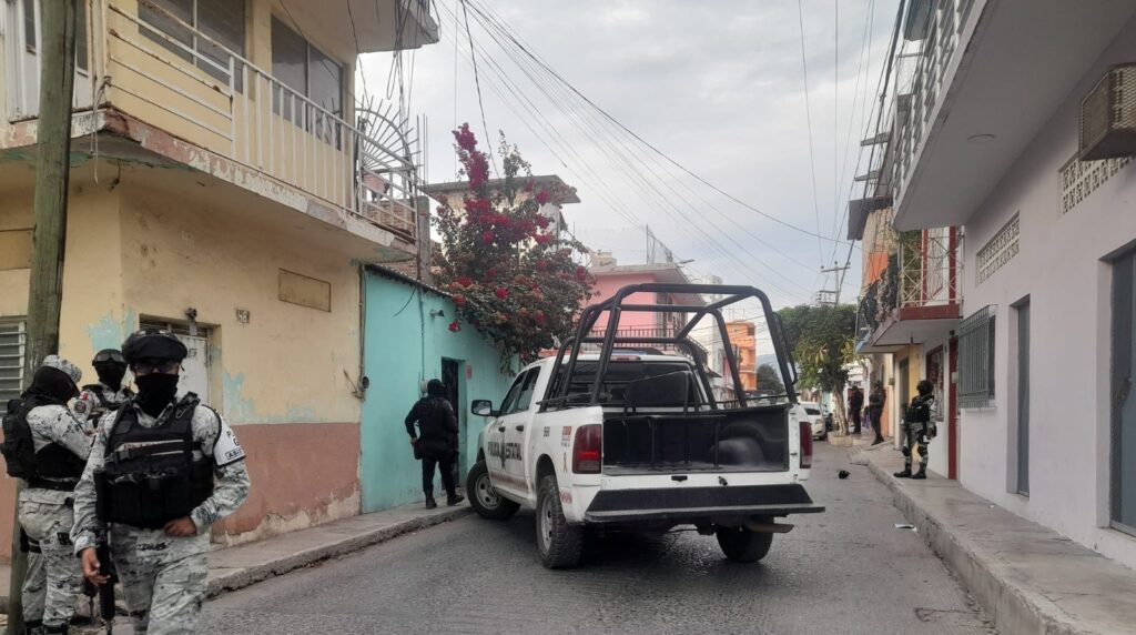 En Iguala… Le dieron dos balazos a paramédico de PC estatal; lo bajaron de ambulancia