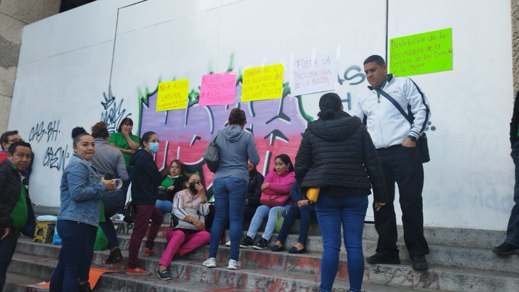 Trabajadores exigen la destitución inmediata de Viridiana Arismendi, procuradora de la Mujer