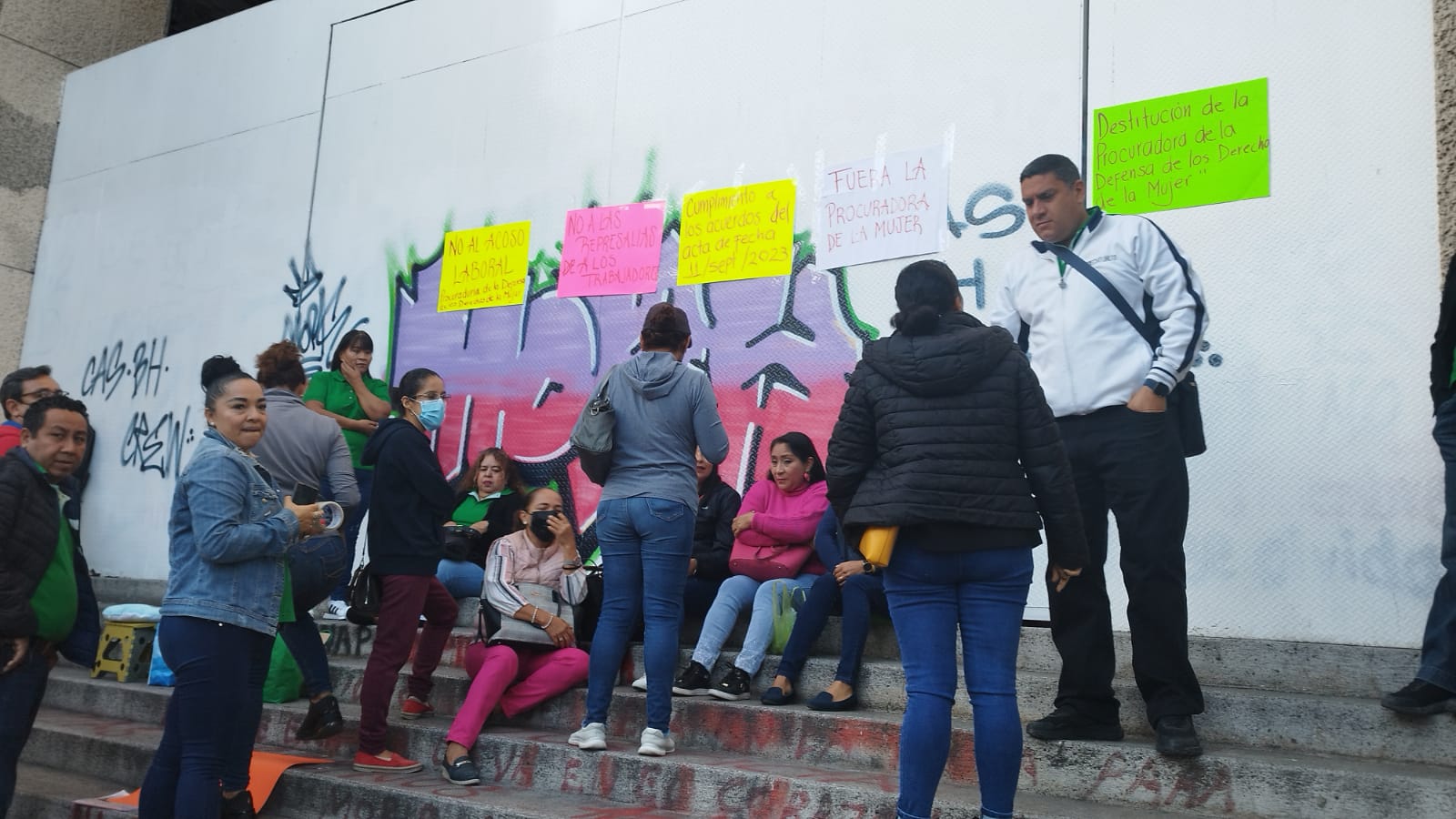 Trabajadores exigen la destitución inmediata de Viridiana Arismendi, procuradora de la Mujer