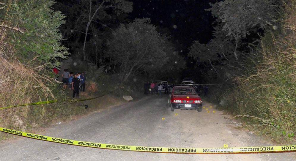 En la Costa Chica… Persiguen y ejecutan a 3 hombres tras salir de evento de pelea de gallos