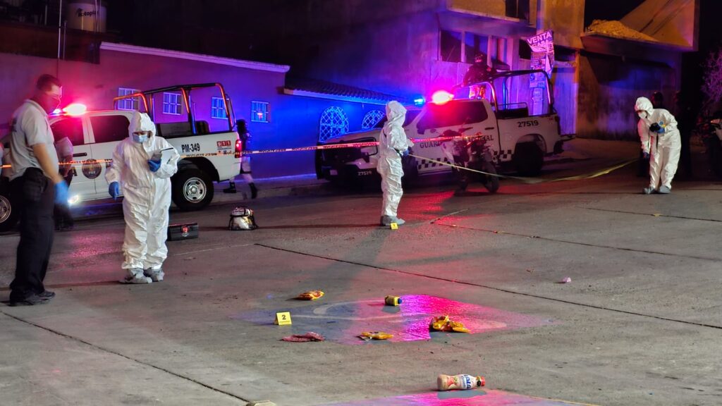 Afuera de un OXXO, en Chilpancingo… Roban camioneta a un hombre luego de darle un cachazo con una pistola