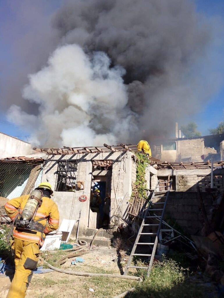 Incendio consume 5 casas y una bodega en Acapulco