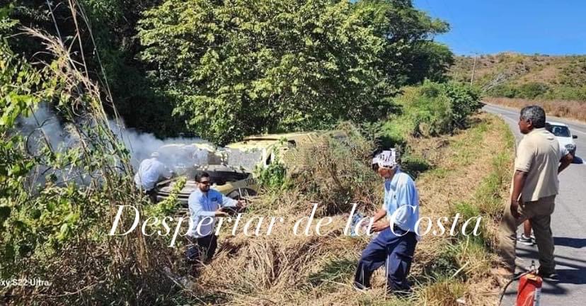 Se incendia camioneta de valores en la Zihuatanejo-Lázaro Cárdenas