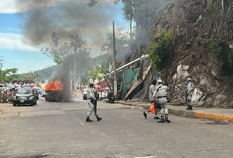 Sujetos armados incendiaron otraUrvan cerca de Caleta, en Acapulco