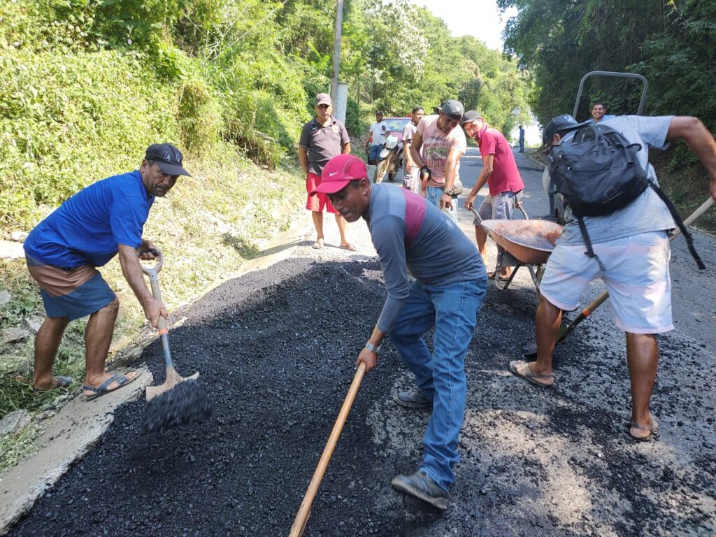 Urge reparar el tramo carretero a Troncones