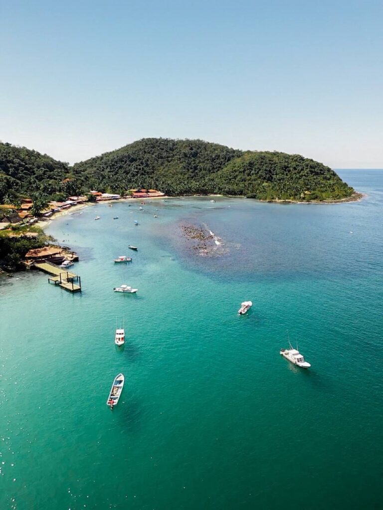 Con trabajo permanente, gobierno de Jorge Sánchez mantiene playas limpias en Ixtapa-Zihuatanejo