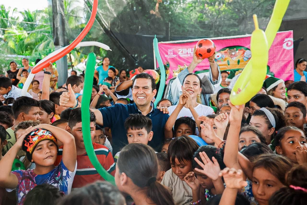 Continúa con gran éxito la gira de los Reyes Magos en Zihuatanejo