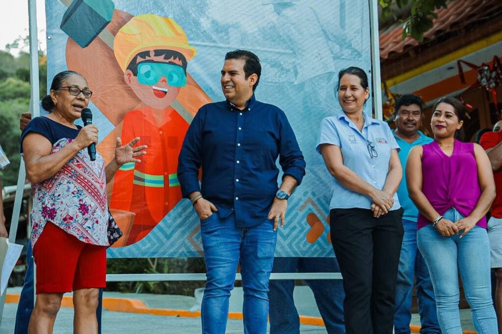 Presidente Jorge Sánchez Allec inaugura calle pavimentada en la colonia Caritino Maldonado