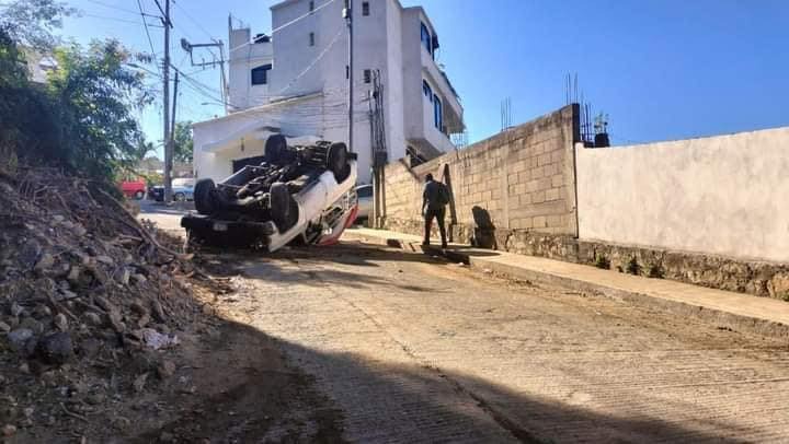 En Acapulco… Once lesionados, tres de gravedad, en la volcadura de una camioneta