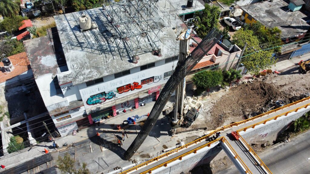 Avanza en Chilpancingo construcción del puente vehicular en la colonia Obrera