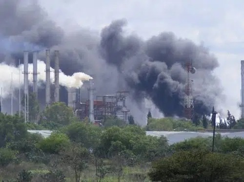 Explota refinería de Pemex en Tula; hubo cuatro lesionados