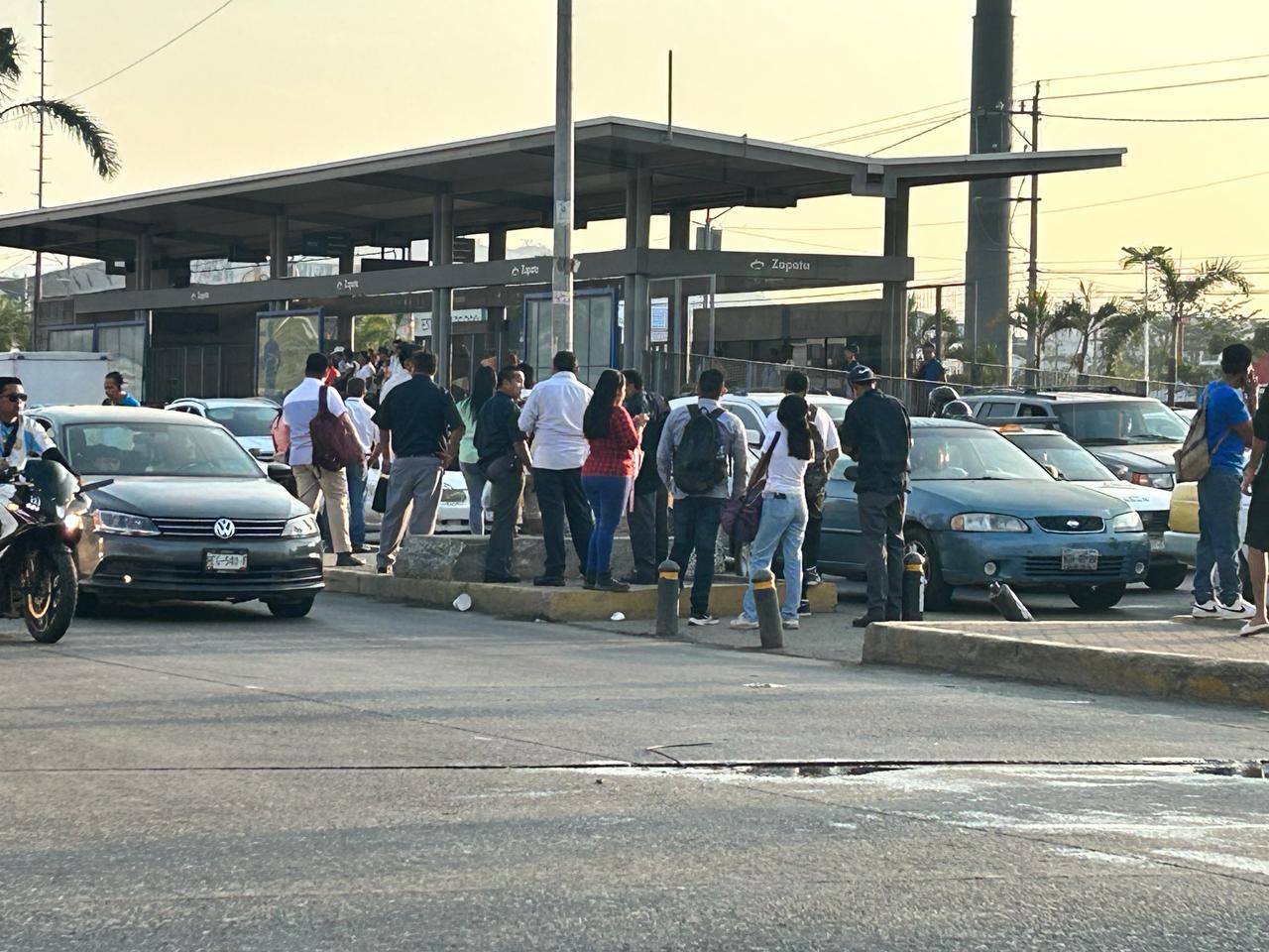 En Acapulco… Caótico inicio de semana, escaso transporte público