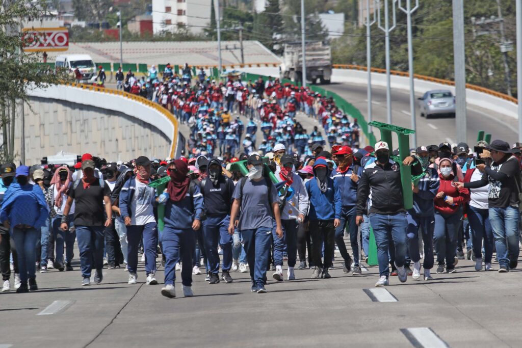 En Chilpancingo… Se movilizan por detención de estudiantes que intentaron apoderarse de un autobús
