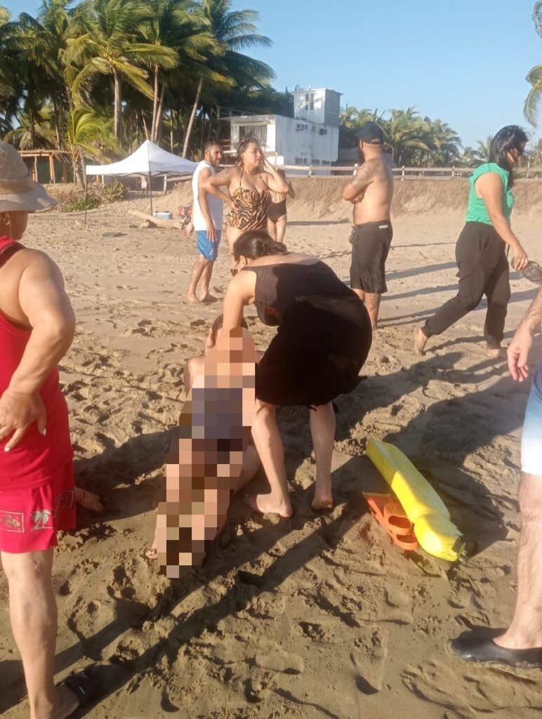 Rescatan a turista en playa Blanca