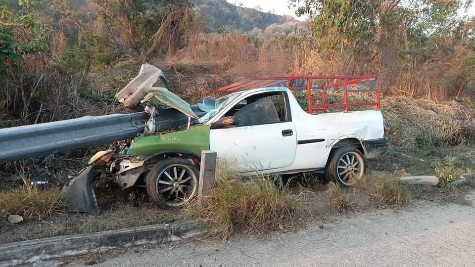 Se registra accidente vial sobre el bulevard Aeropuerto – Zihuatanejo