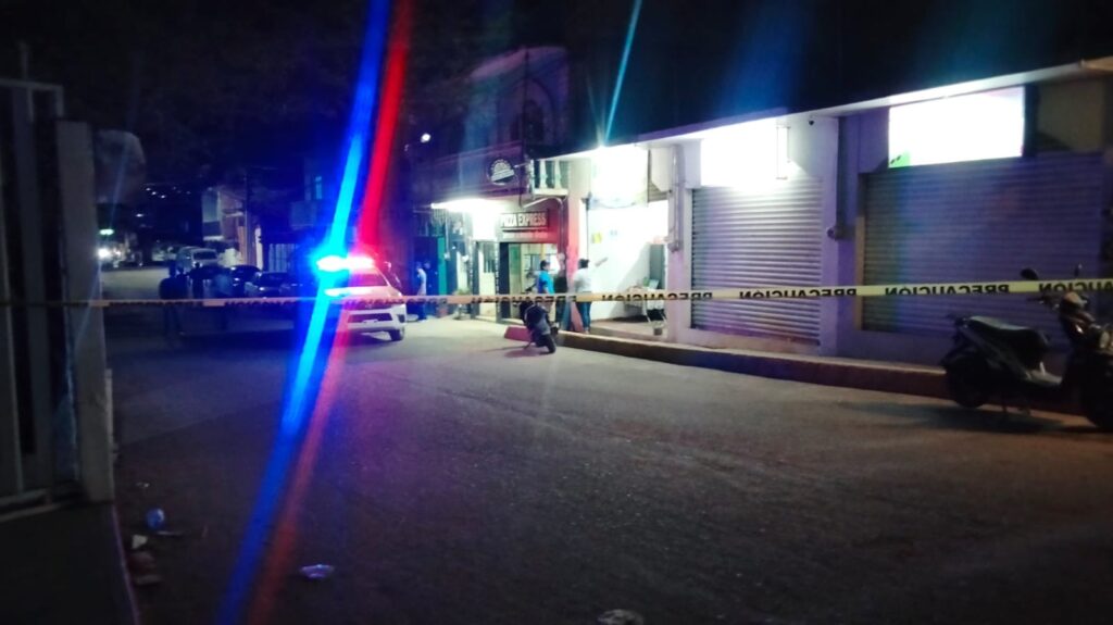 A puñaladas asesinan a una mujer en el cuarto de una vecindad de Tlapa