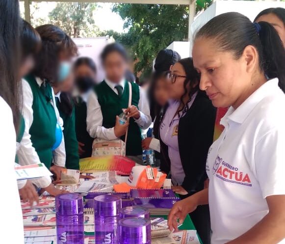 La semujer impartió pláticas de prevención a instituciones educativas en Chilapa