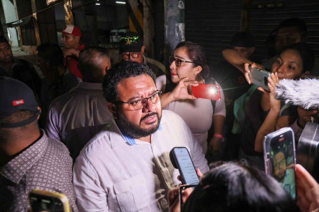 Logran gobierno estatal y federal acuerdo con manifestantes para liberar la costera Miguel Alemán en Acapulco