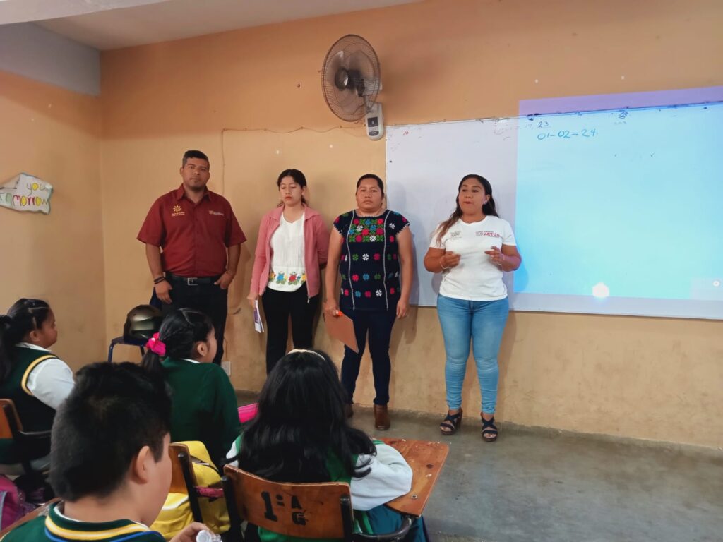 La SEMUJER realizó talleres para los jóvenes sobre prevención de la violencia, en Tlapa