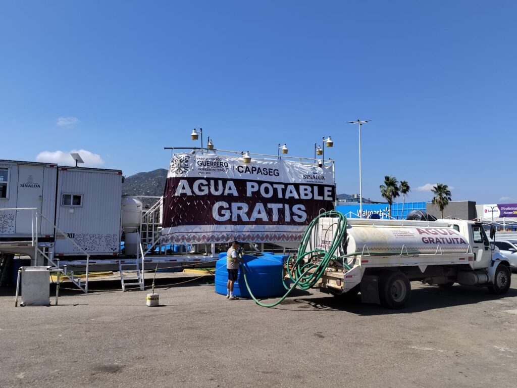 Más de 700 mil litros de agua purificada se han distribuido gratuitamente en apoyo a Acapulco